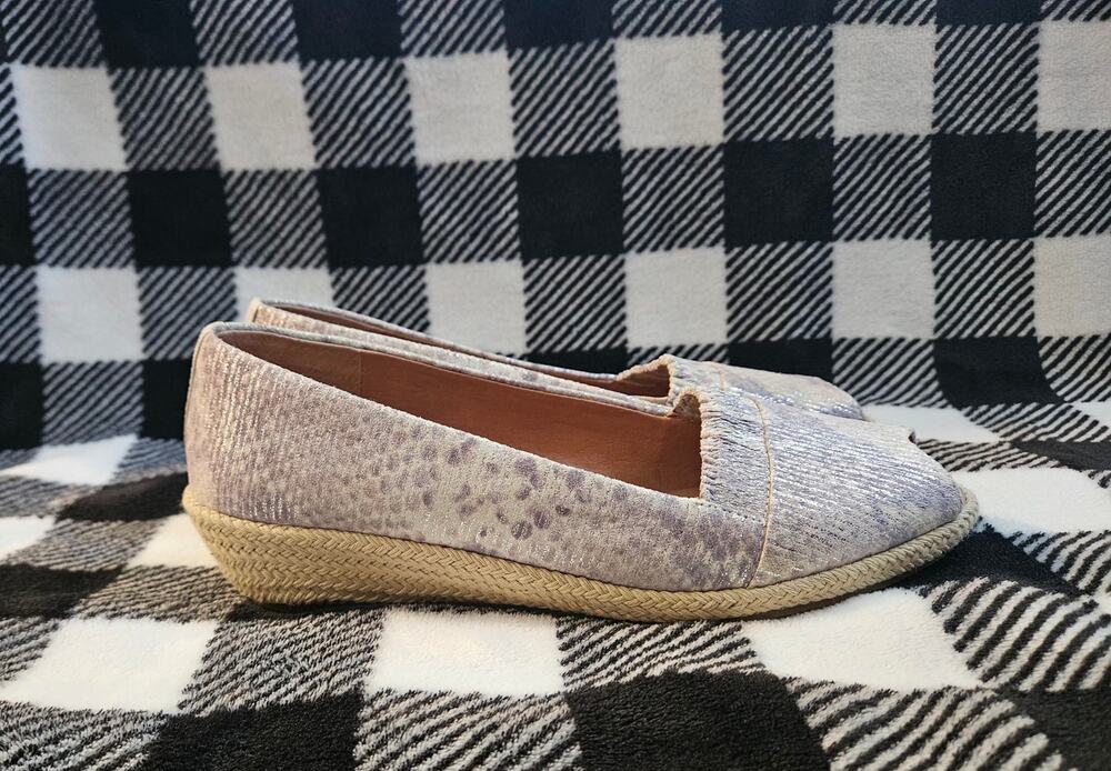 Gentle Souls by Kenneth Cole Women's Size 8M Peep Toe Espadrille Flats